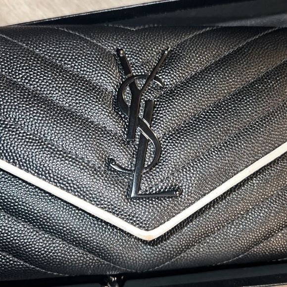Authentic YSL Grain de Poudre Chevron Cassandra WOC Wallet On Chain - Picture 12 of 16